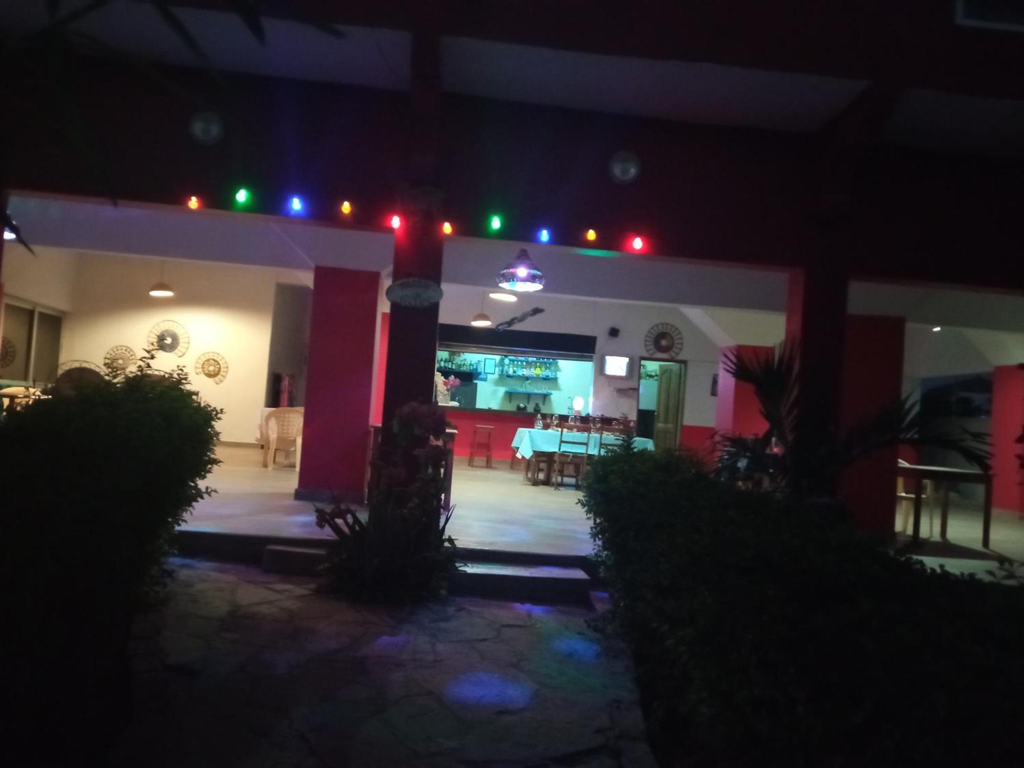 Chez Medzo Et Patou Popenguine Exterior foto